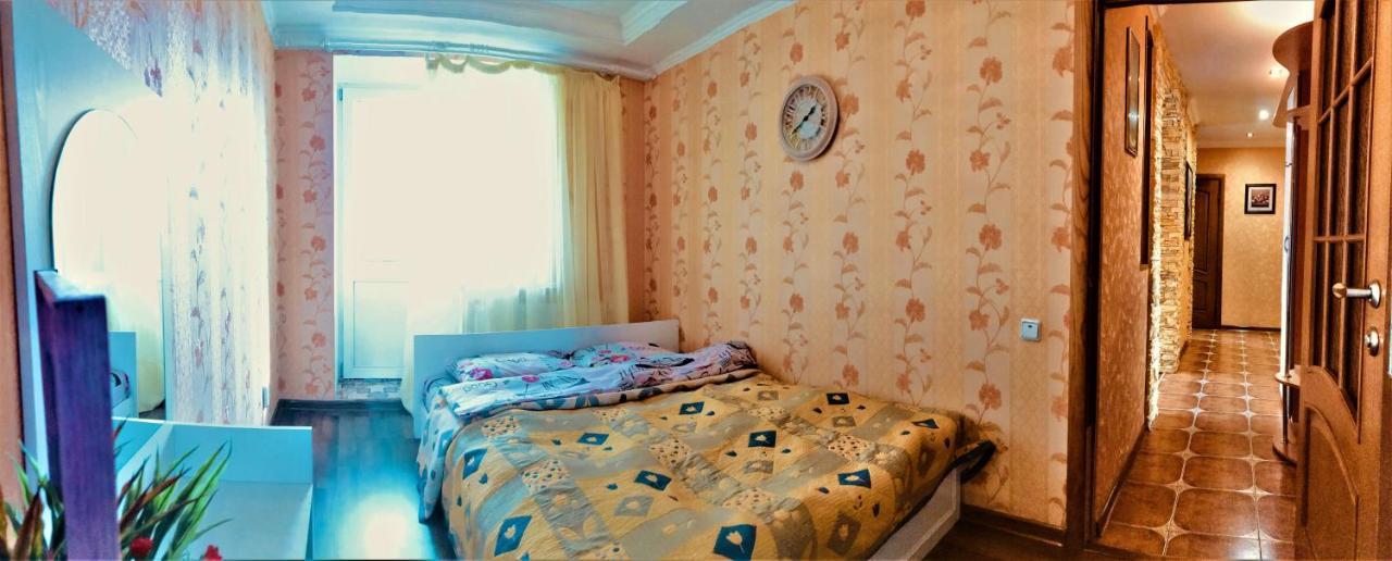Семейные Апартаменты В Новом Районе У Софиевского Парка Uman Exterior photo